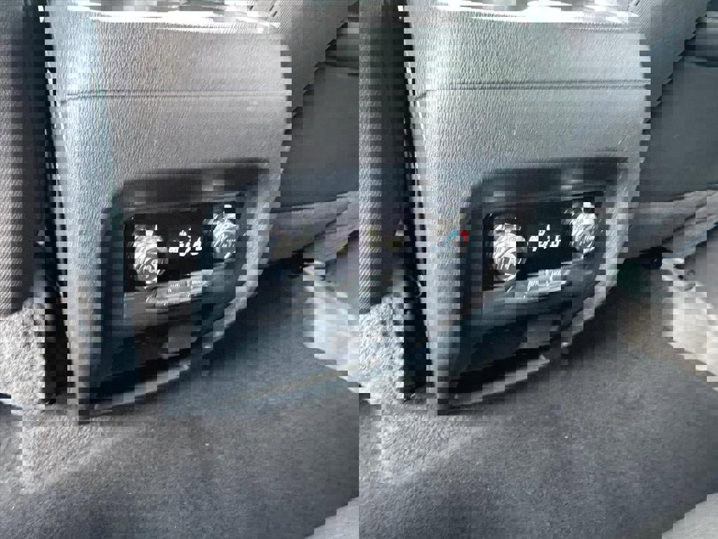 Used 2025 GMC Acadia Elevation image 7