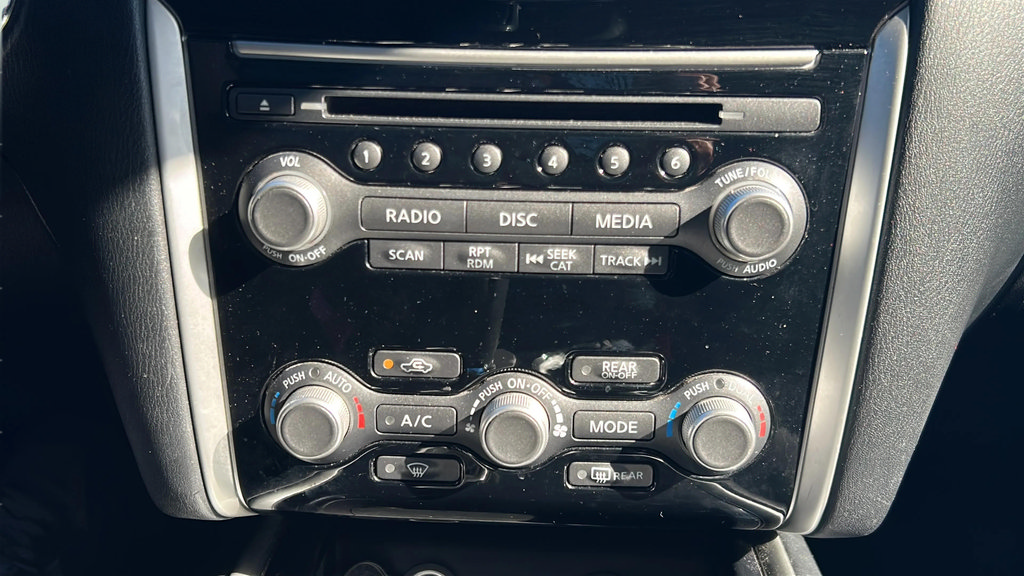 Used 2017 Nissan Pathfinder SV FWD image 11