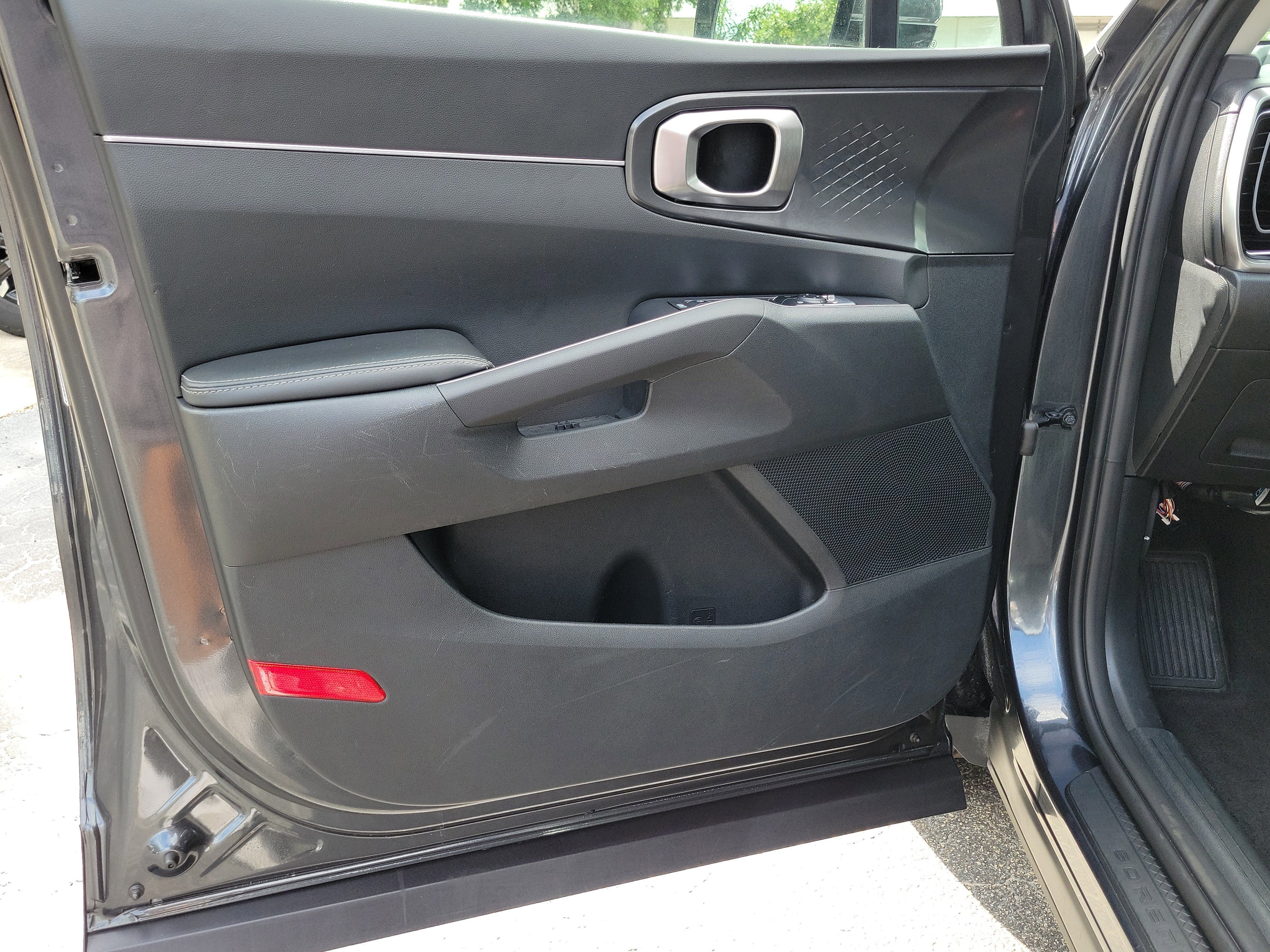 Used 2024 Kia Sorento S FWD image 17