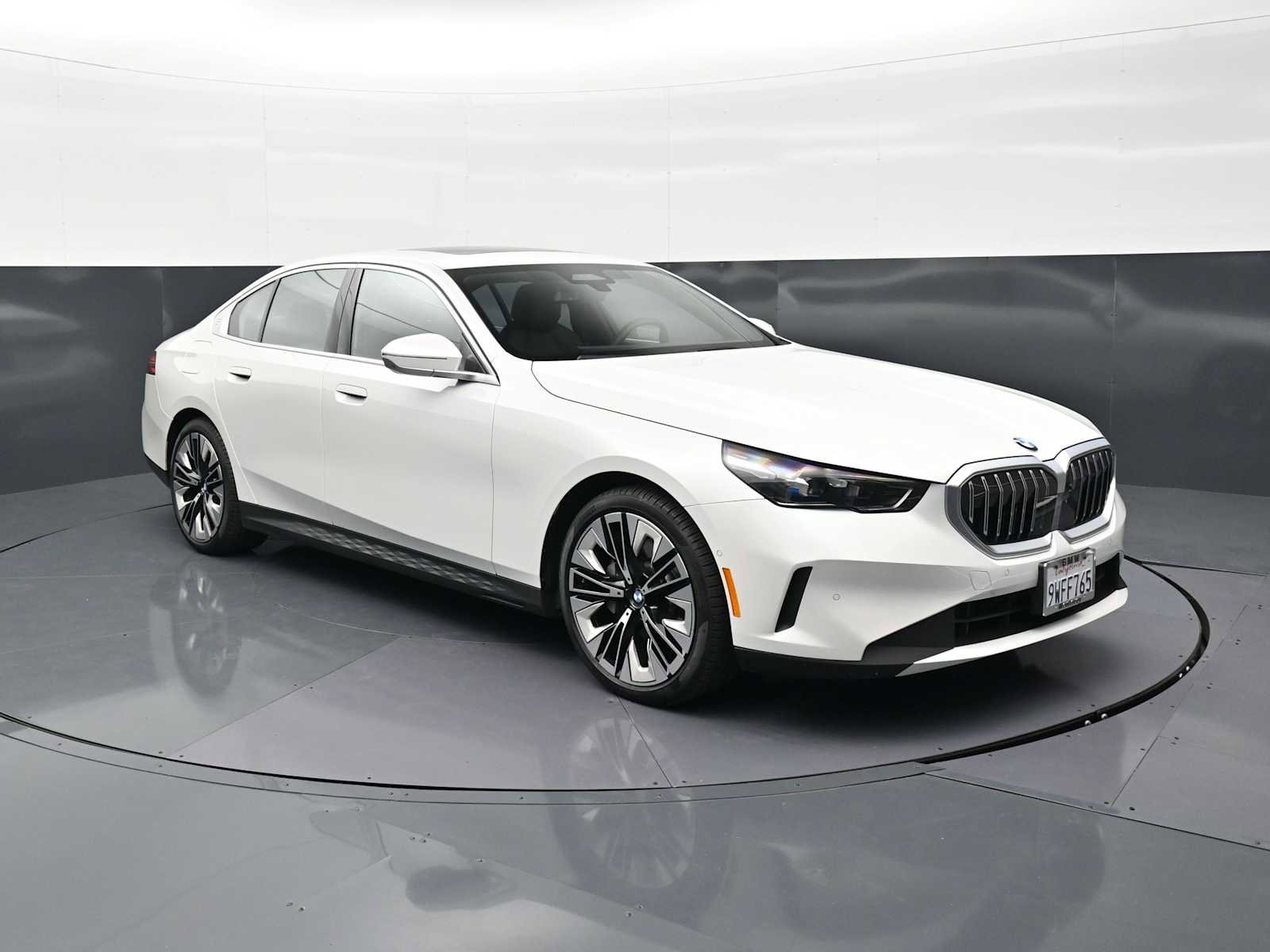 Used 2026 BMW 530i RWD image 3