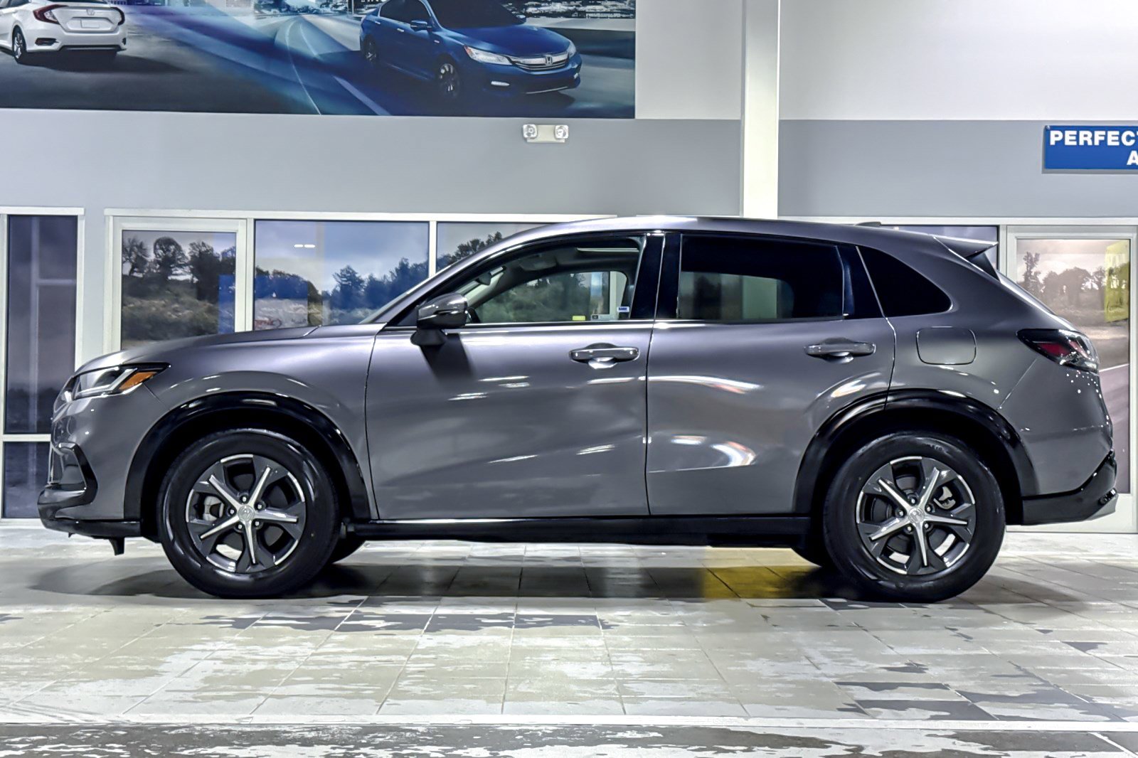 Used 2023 Honda HR-V EX-L image 2