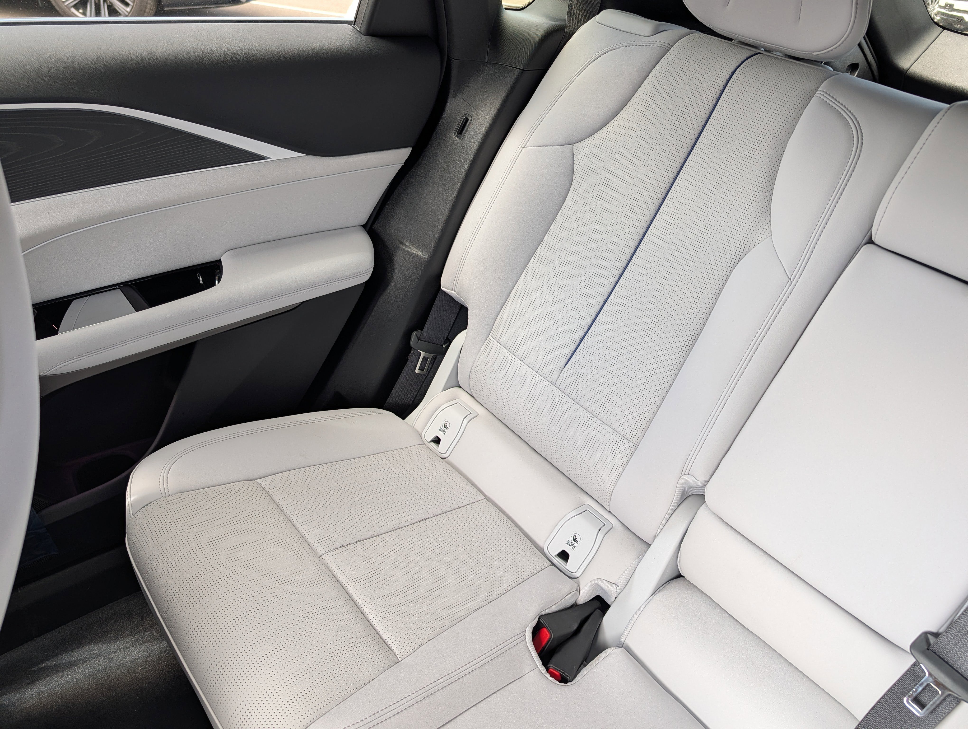 New 2026 Cadillac Lyriq Luxury AWD/4WD image 10
