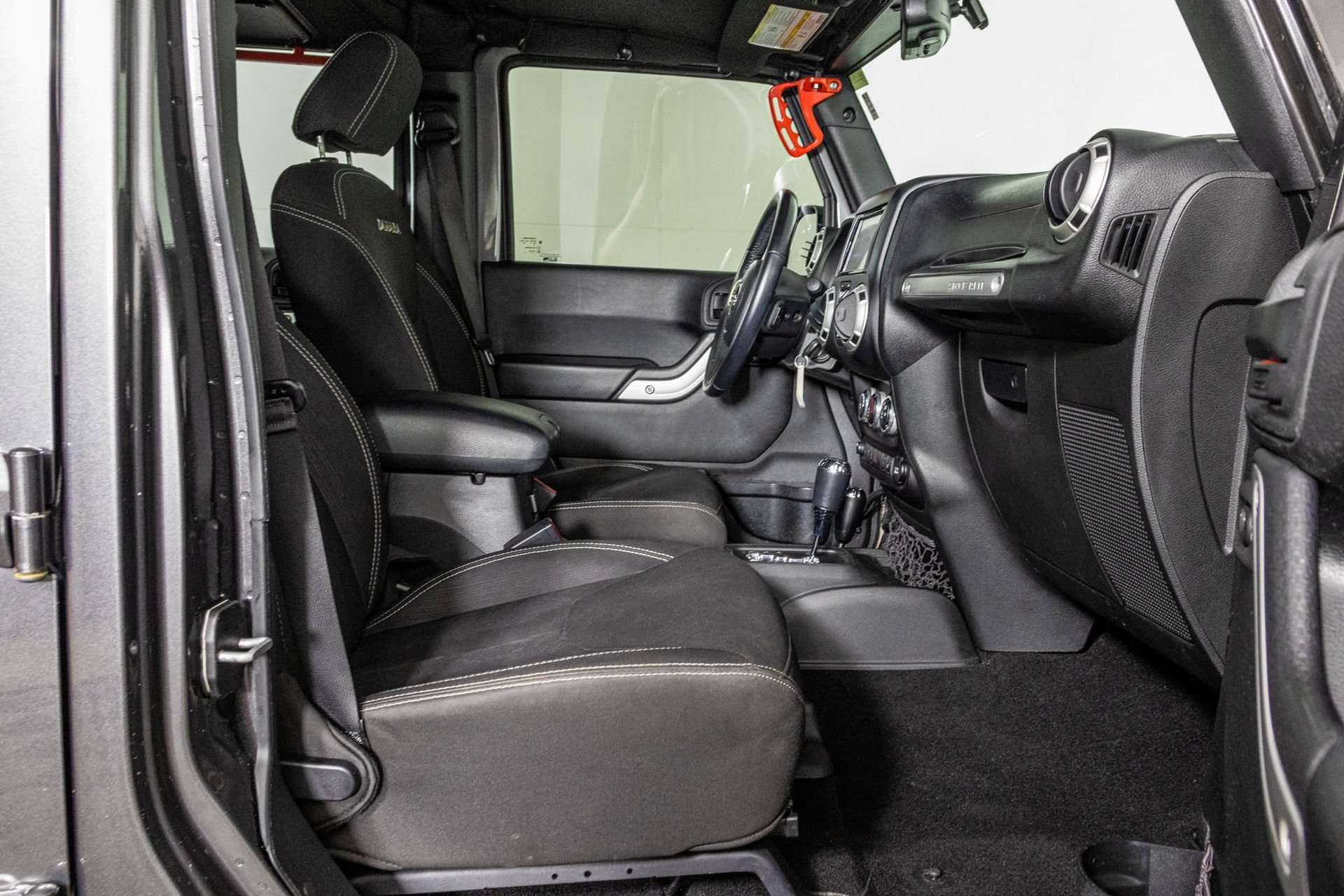 Used 2017 Jeep Wrangler Unlimited Sahara w/ Connectivity Group AWD/4WD image 42