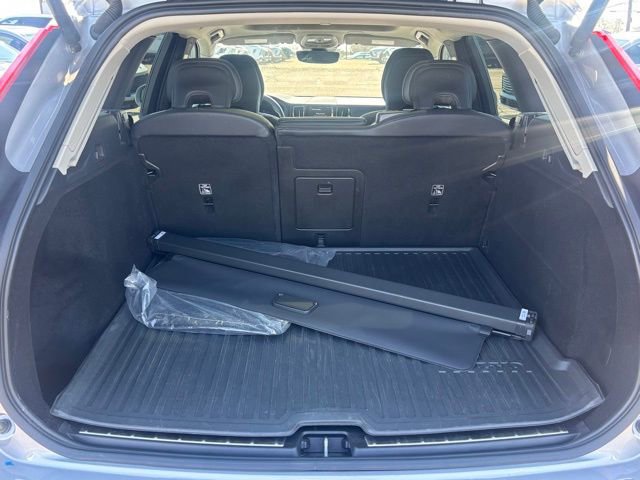 Used 2022 Volvo XC60 B5 Inscription w/ Climate Package image 9