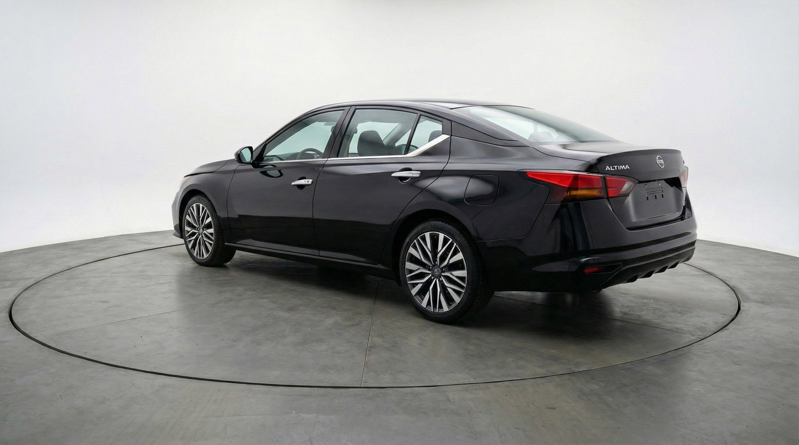Used 2025 Nissan Altima 2.5 SV image 6