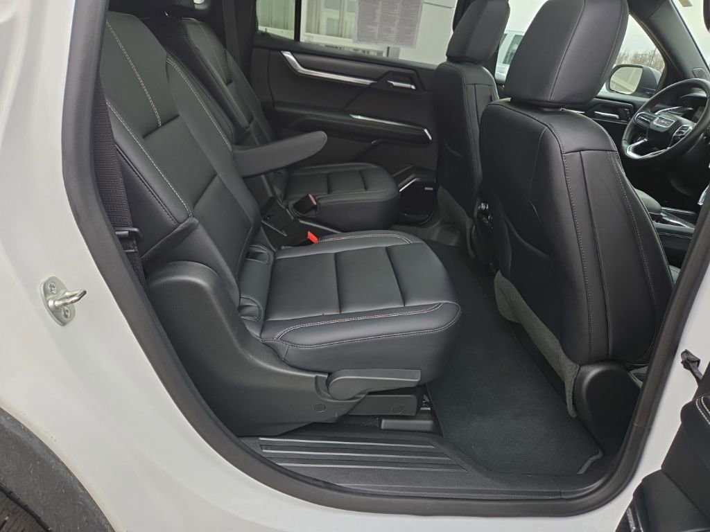 Certified 2025 GMC Acadia Elevation w/ Elevation Premium Package image 13