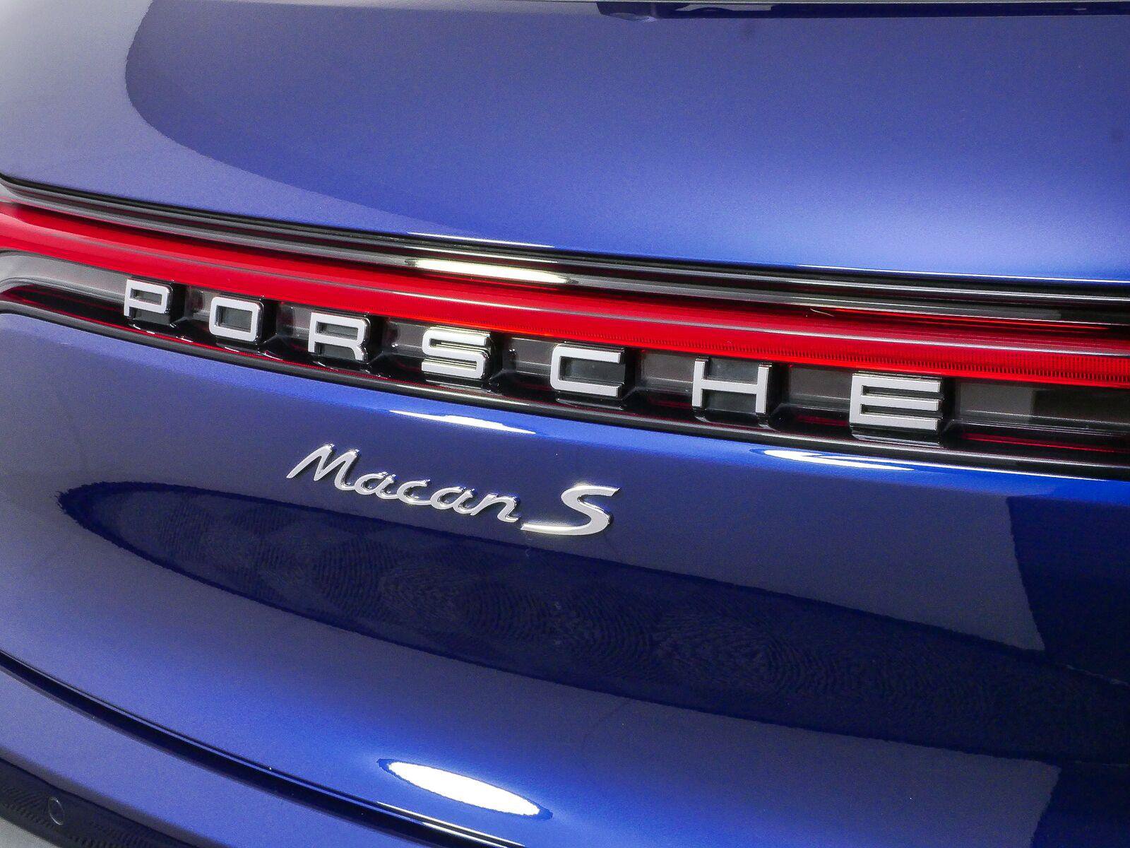 Certified 2023 Porsche Macan S AWD/4WD image 35