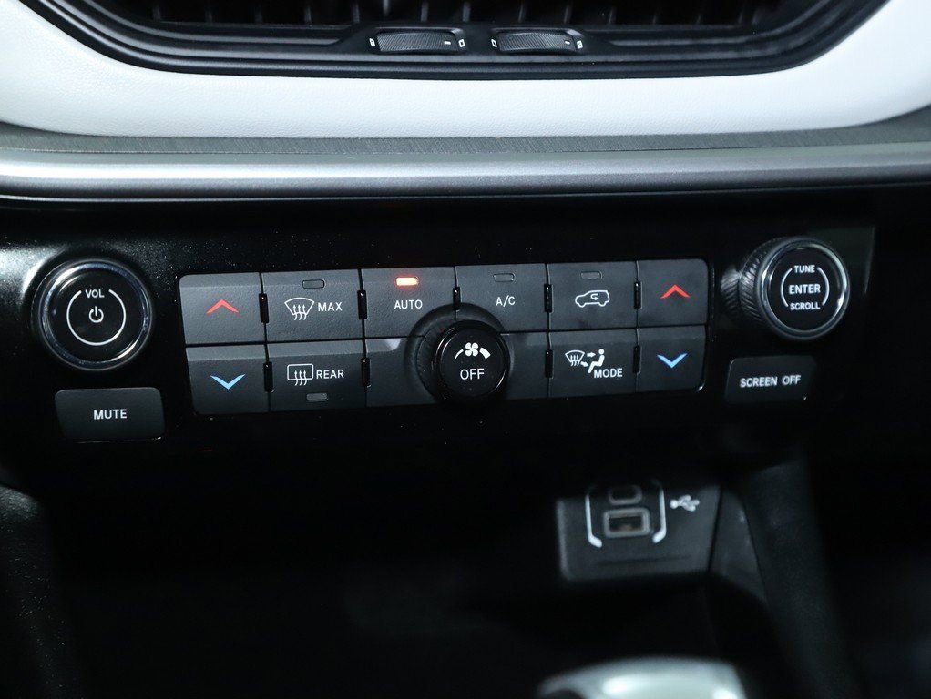 Used 2025 Jeep Compass Limited image 26