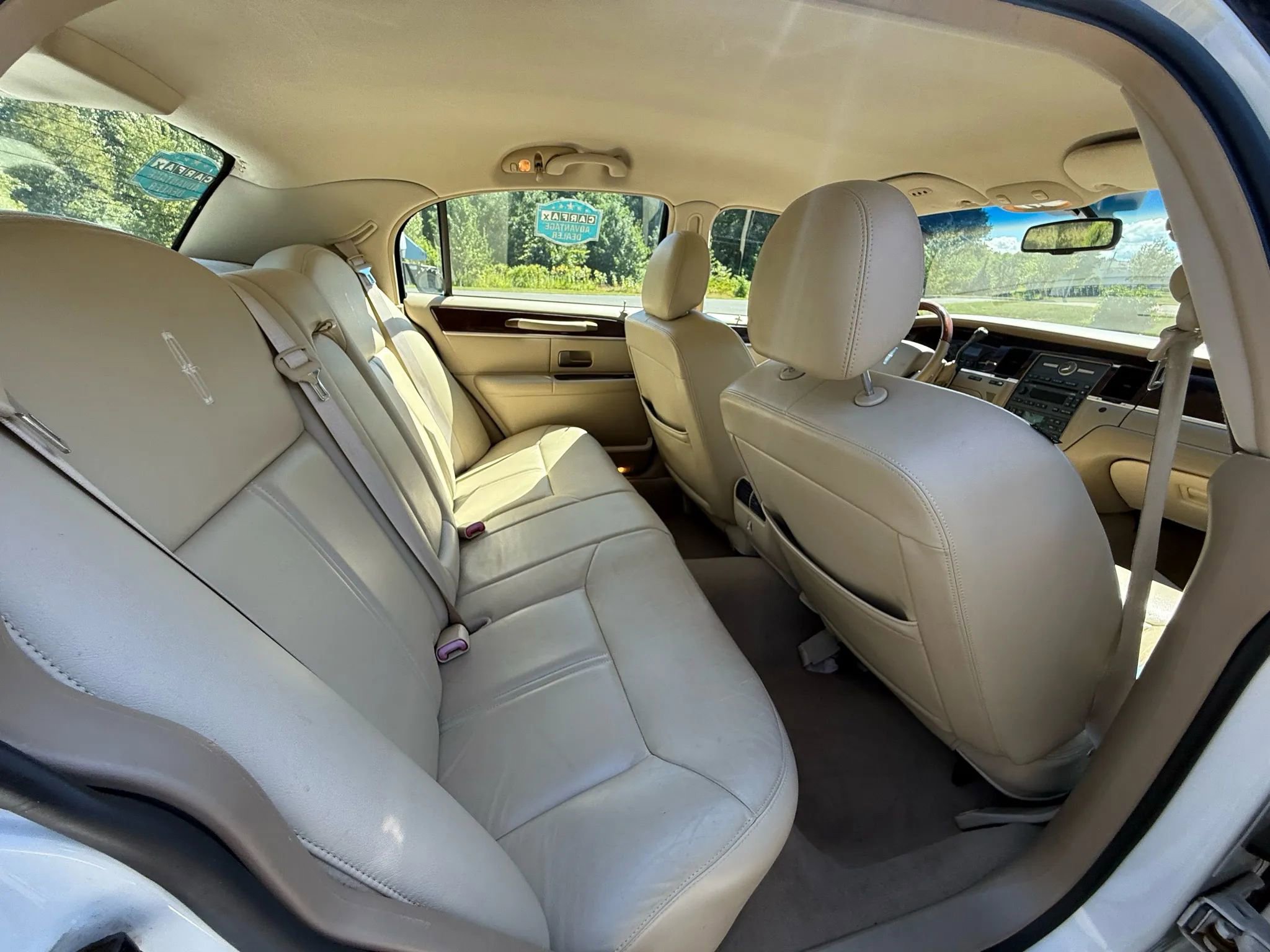 Used 2009 Lincoln Town Car Signature Limited image 17