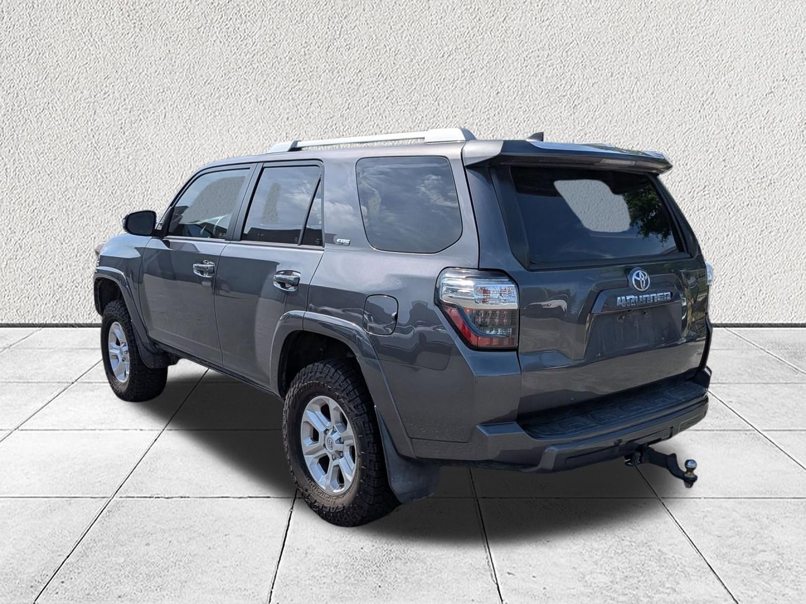 Used 2017 Toyota 4Runner SR5 AWD/4WD image 5