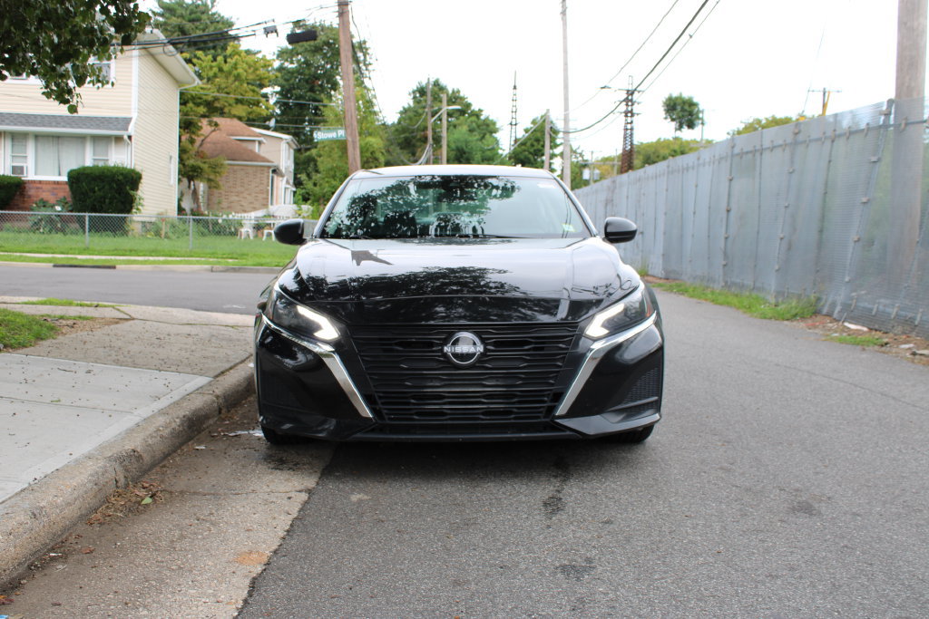 Used 2025 Nissan Altima 2.5 SV FWD image 3