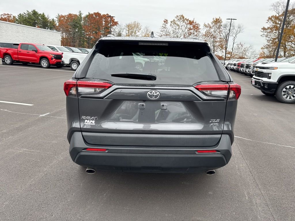 Used 2022 Toyota RAV4 XLE Premium image 4