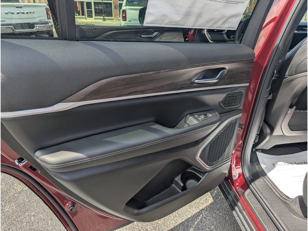 New 2026 Jeep Grand Cherokee L Limited AWD/4WD image 9