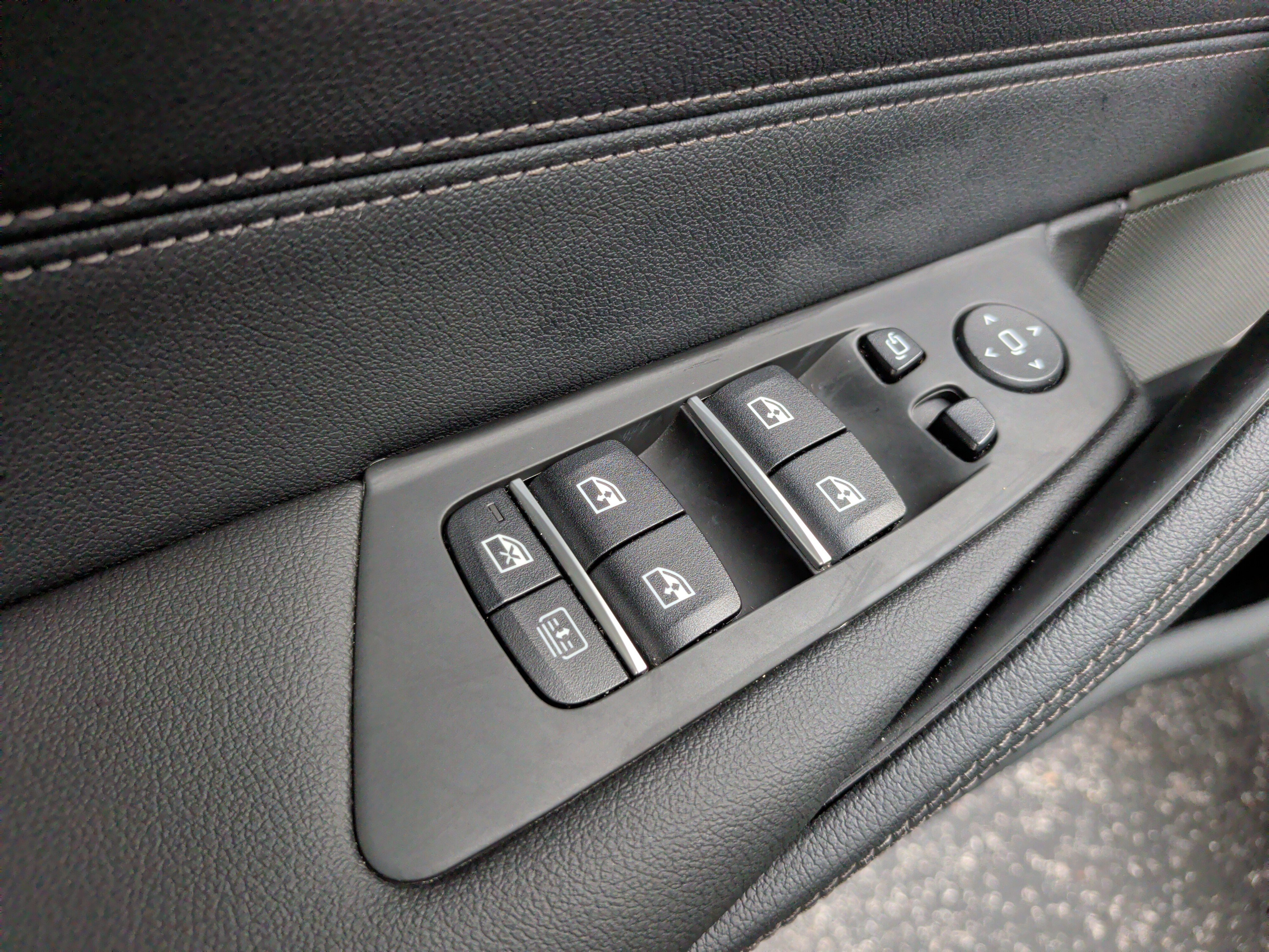 Used 2023 BMW 530e w/ Executive Package RWD image 29
