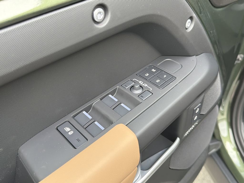 New 2026 Land Rover Defender 110 X-Dynamic SE image 21