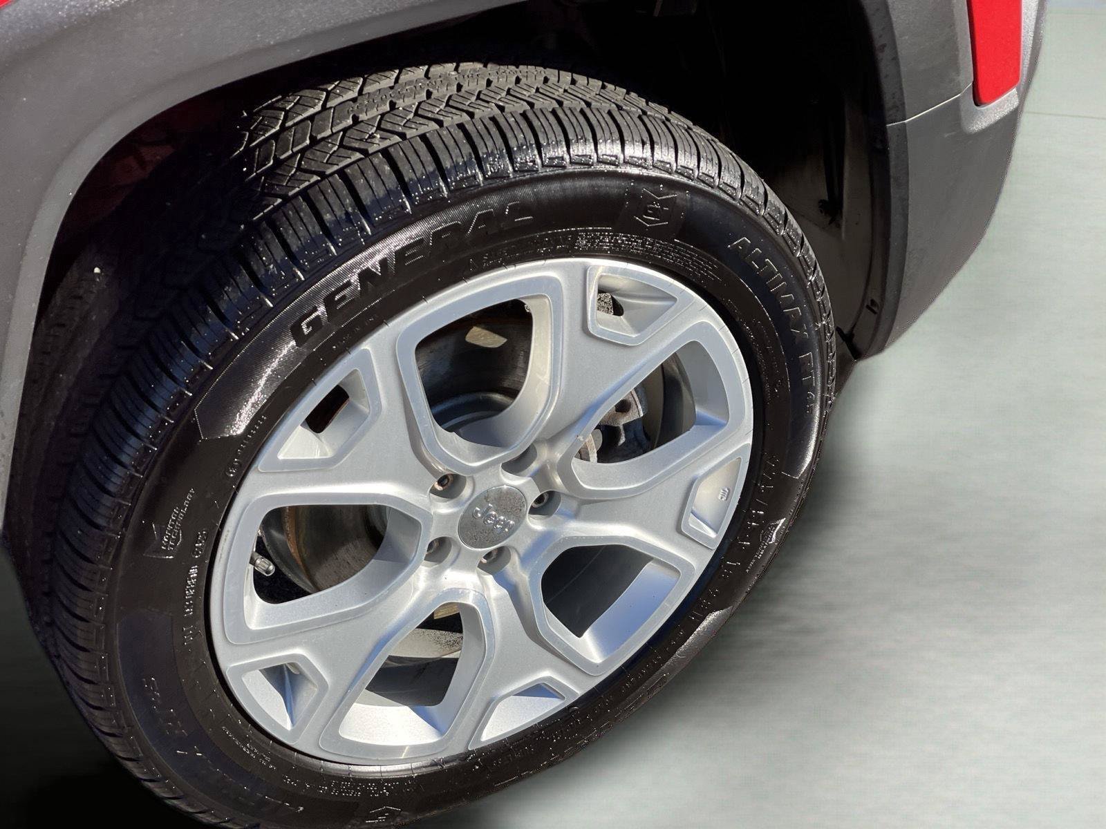 Used 2015 Jeep Renegade Limited AWD/4WD image 12