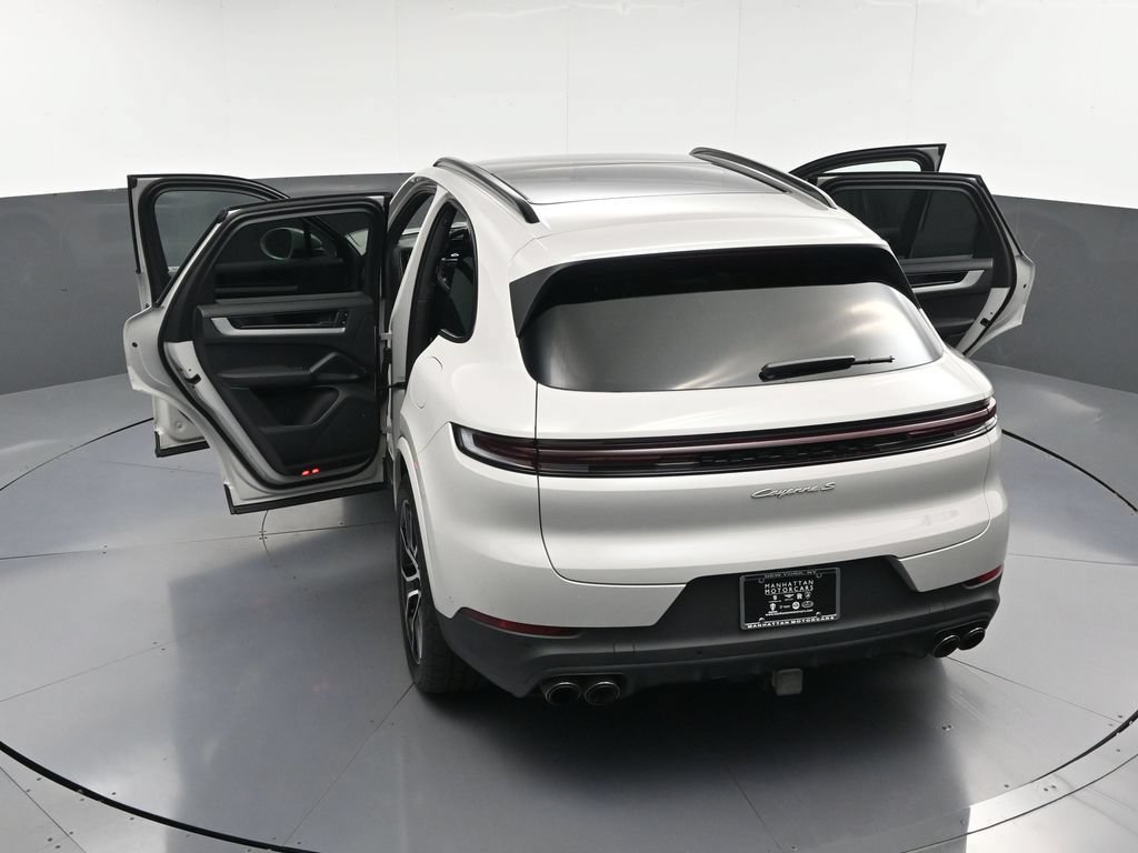 Certified 2025 Porsche Cayenne S AWD/4WD image 35