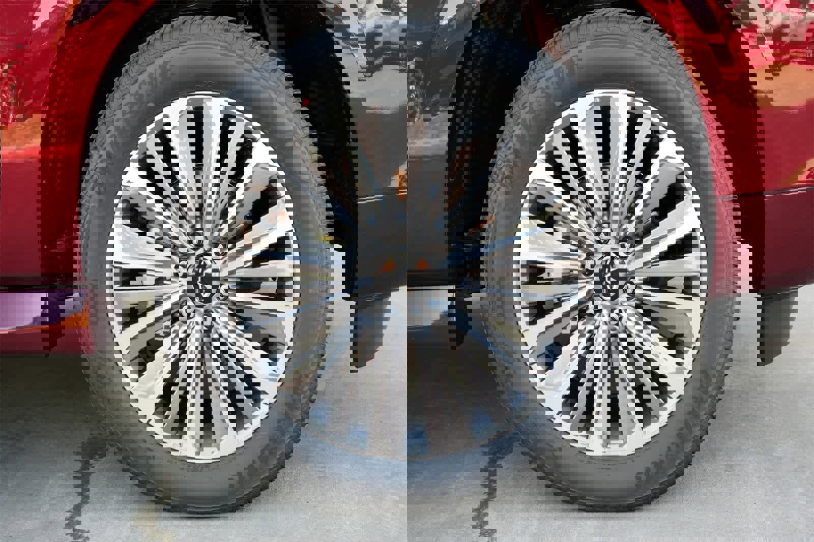 New 2025 INFINITI QX80 Sensory image 25