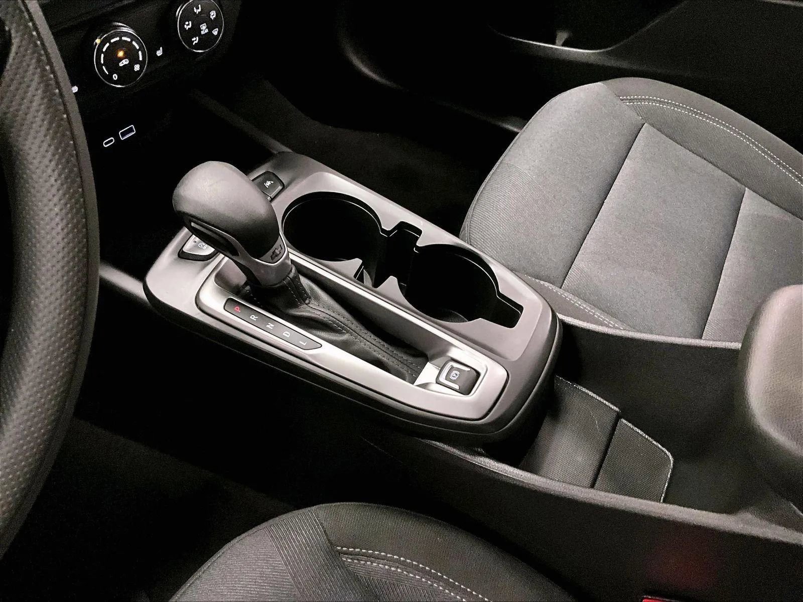 Used 2025 Chevrolet Trax LS w/ LS Convenience Package image 16