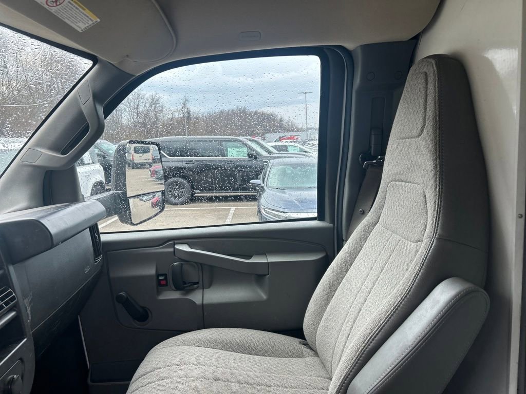 Used 2022 Chevrolet Express 3500 w/ Driver Convenience Package image 14