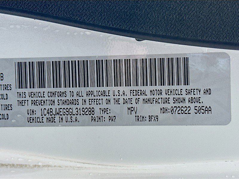 Used 2016 Jeep Wrangler Unlimited Sahara image 29