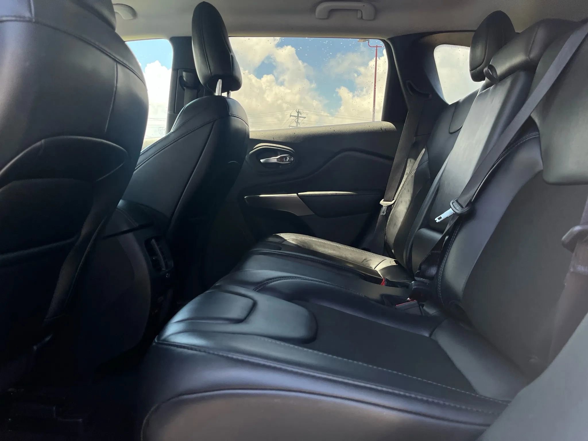 Used 2020 Jeep Cherokee Latitude Plus image 10