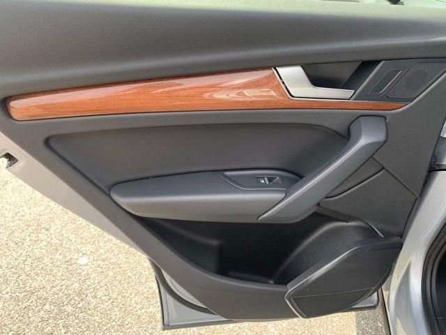 Used 2021 Audi Q5 2.0T Premium image 17