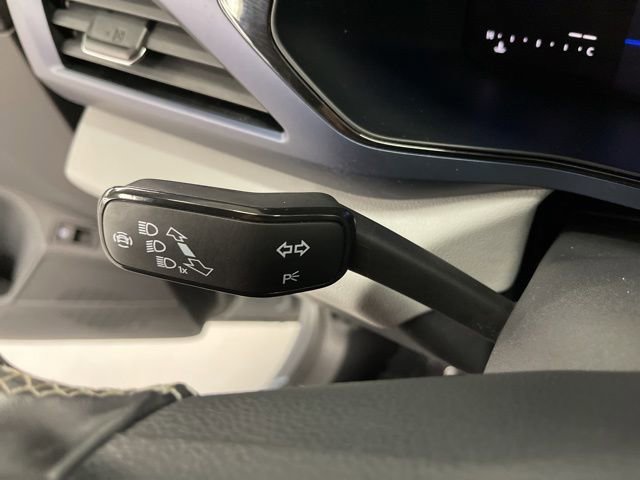 Used 2022 Volkswagen Taos SE w/ IQ.Drive SE Package image 17