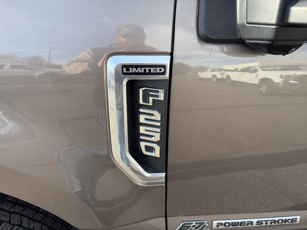 Used 2019 Ford F250 Limited w/ FX4 Off-Road Package AWD/4WD image 9