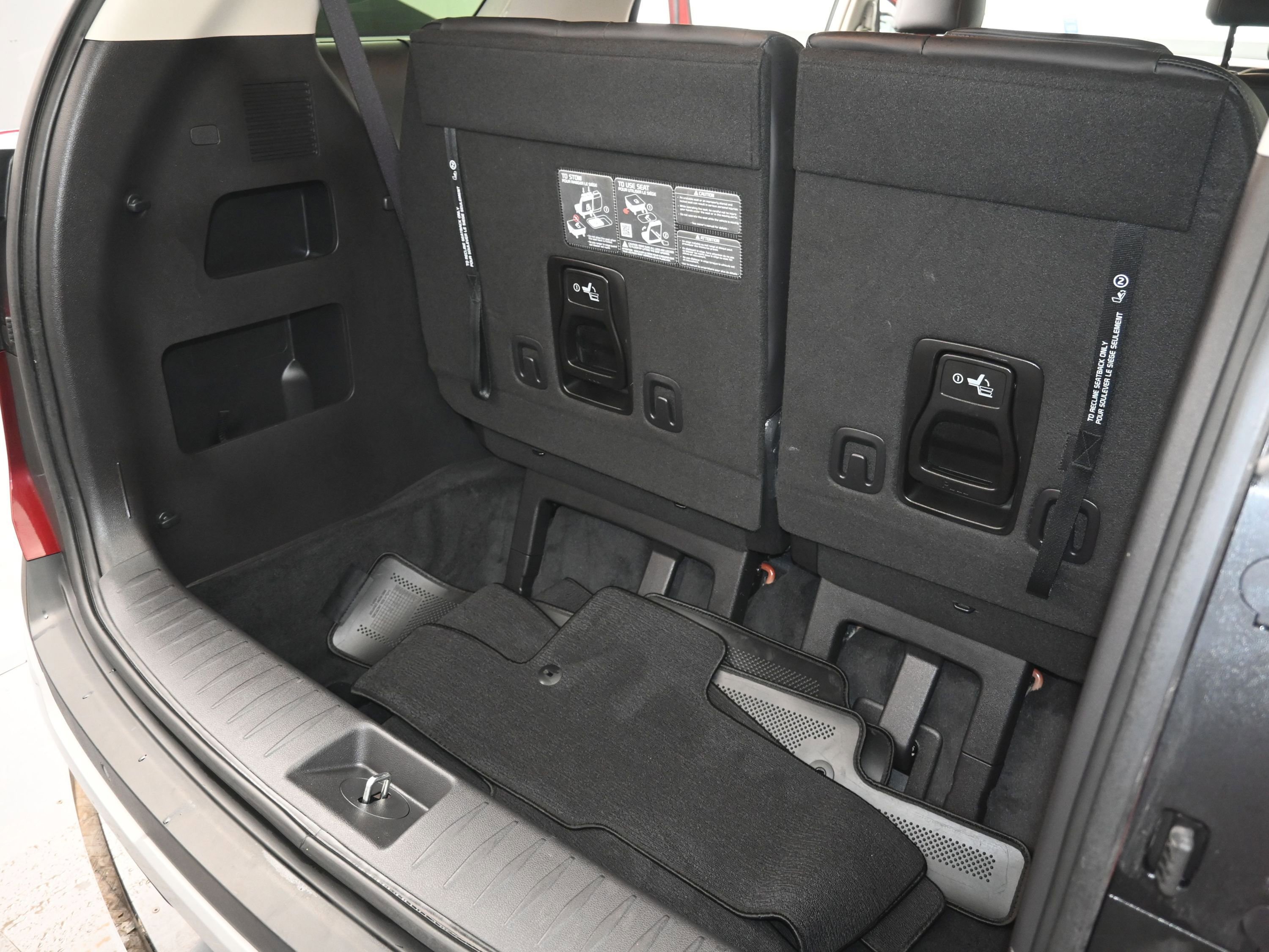 Used 2025 Kia Carnival EX image 26