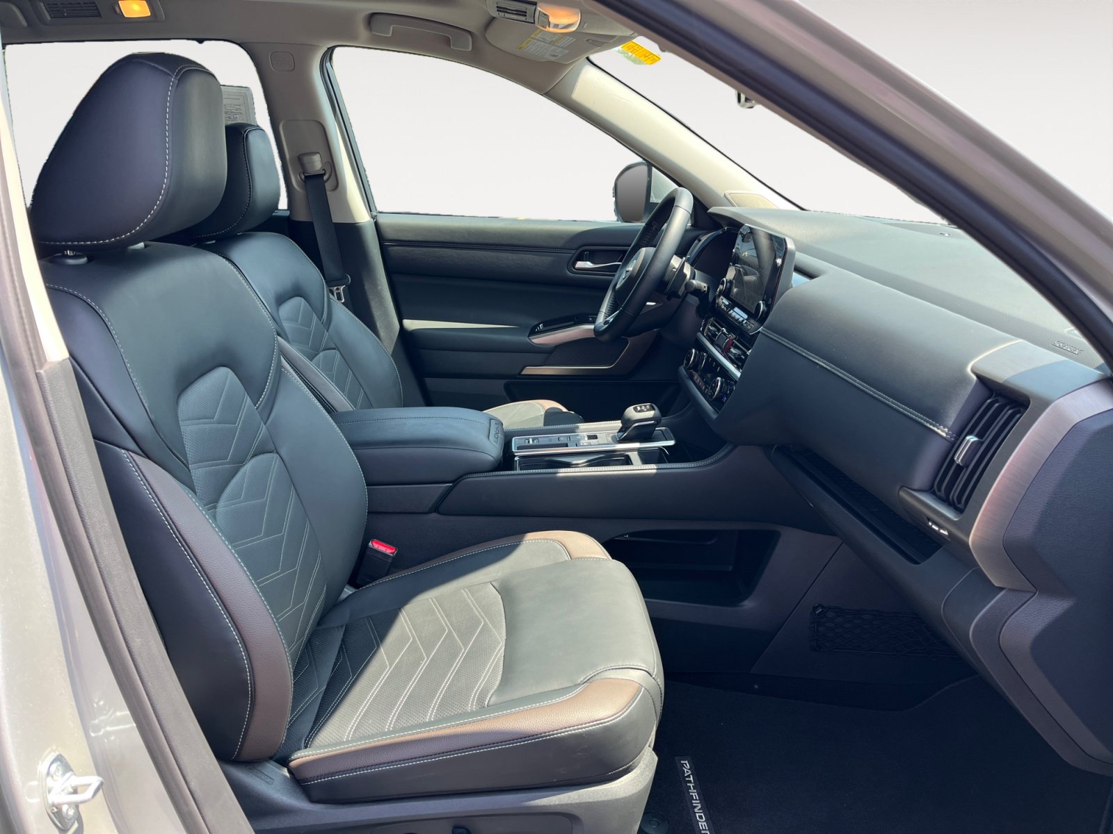 Used 2025 Nissan Pathfinder Platinum w/ Cargo Package FWD image 15