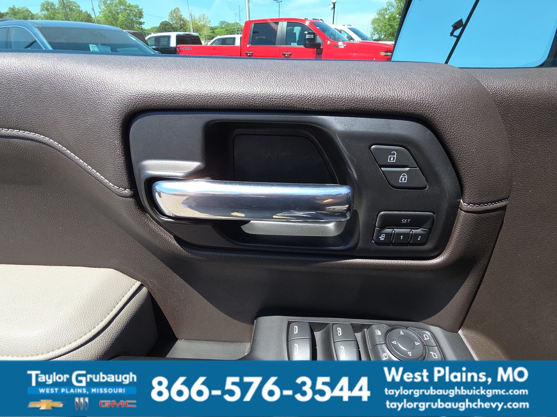 Used 2021 Chevrolet Silverado 1500 LTZ w/ Z71 Off-Road Package AWD/4WD image 15