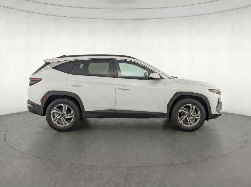 Used 2025 Hyundai Tucson SE AWD/4WD image 40