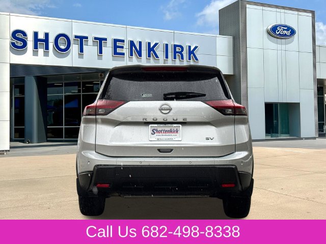Used 2024 Nissan Rogue SV w/ SV Premium Package FWD image 7