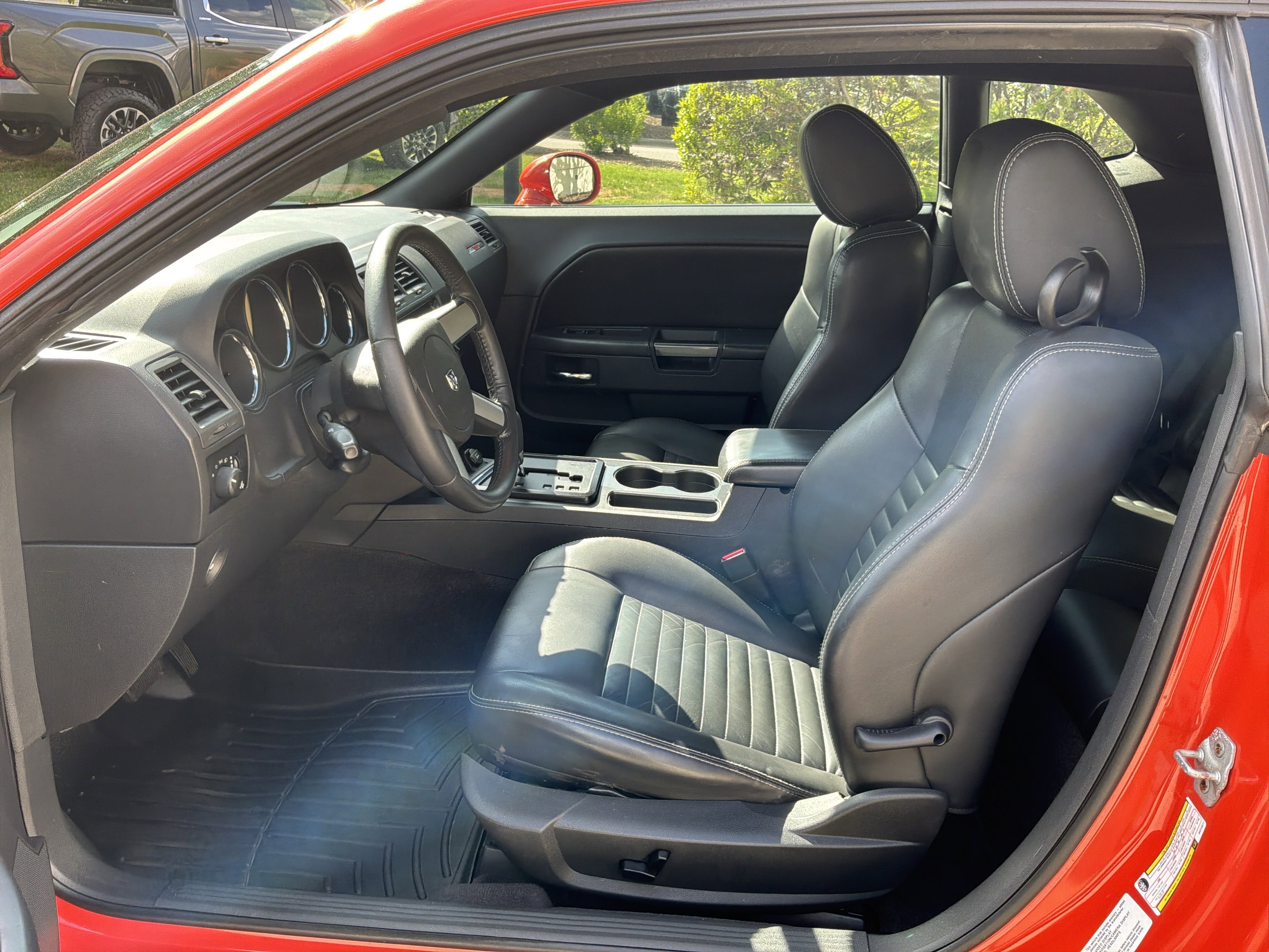 Used 2010 Dodge Challenger R/T image 16