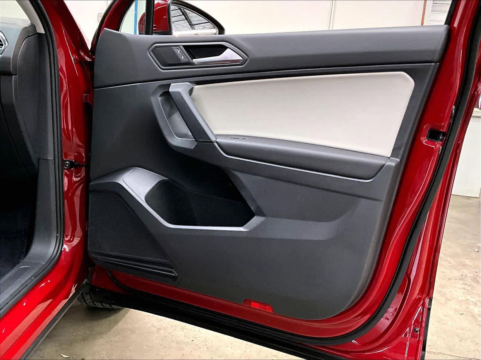 Used 2019 Volkswagen Tiguan SE w/ Panoramic Sunroof Package AWD/4WD image 26