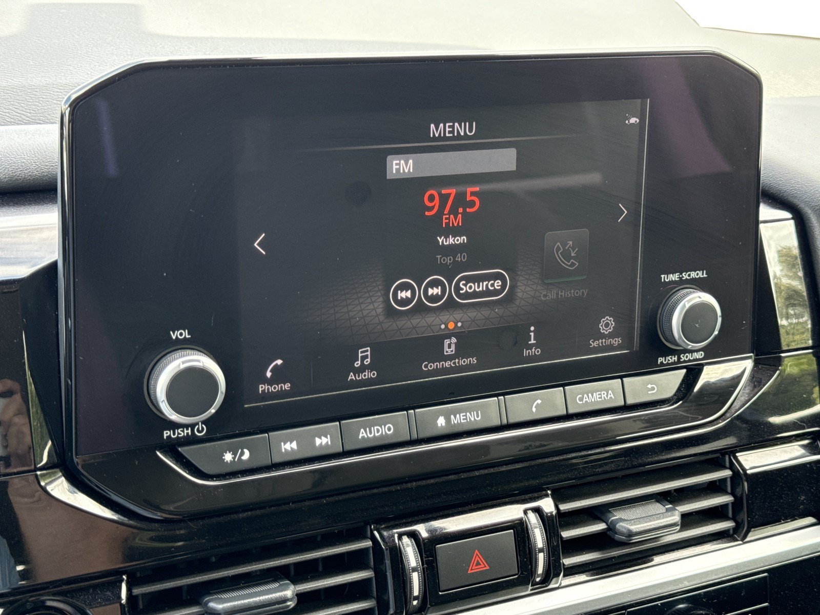 Used 2025 Nissan Pathfinder SV FWD image 23