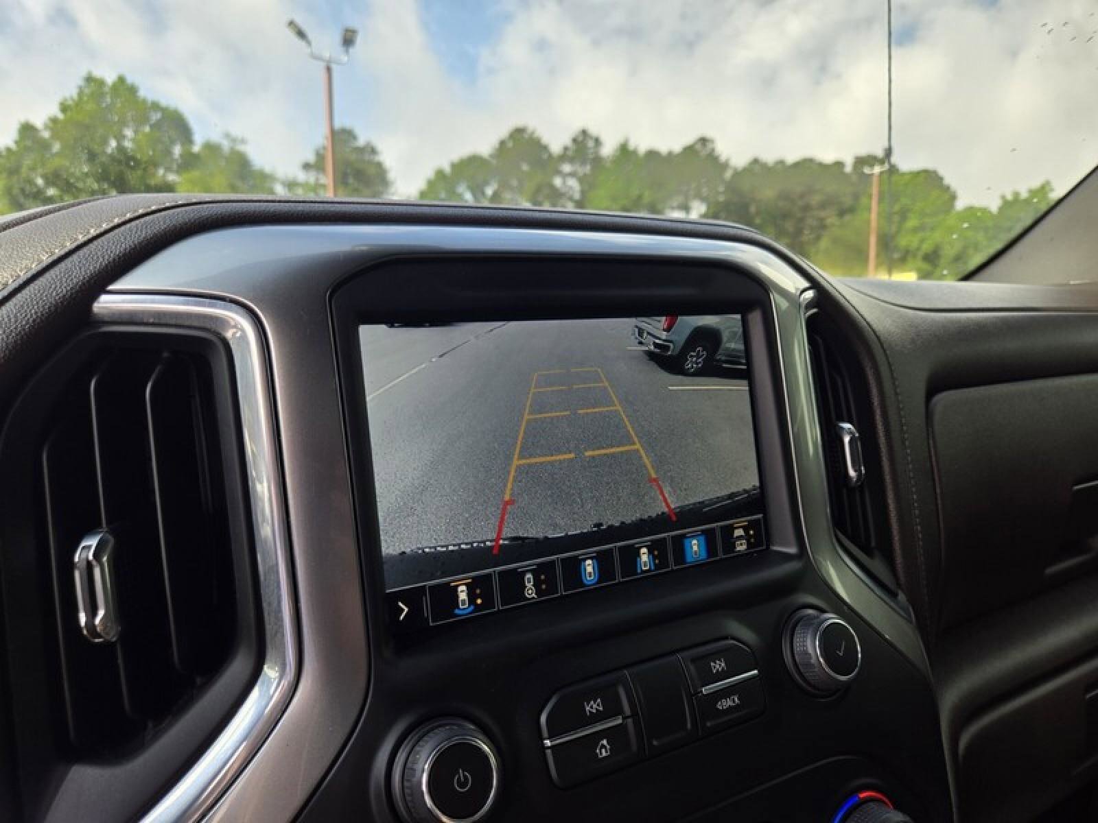 Used 2022 Chevrolet Silverado 1500 LTZ w/ Technology Package AWD/4WD image 15