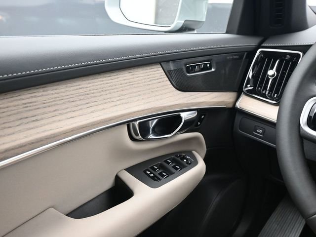 New 2026 Volvo XC90 B6 Plus w/ Protection Package Premier image 35
