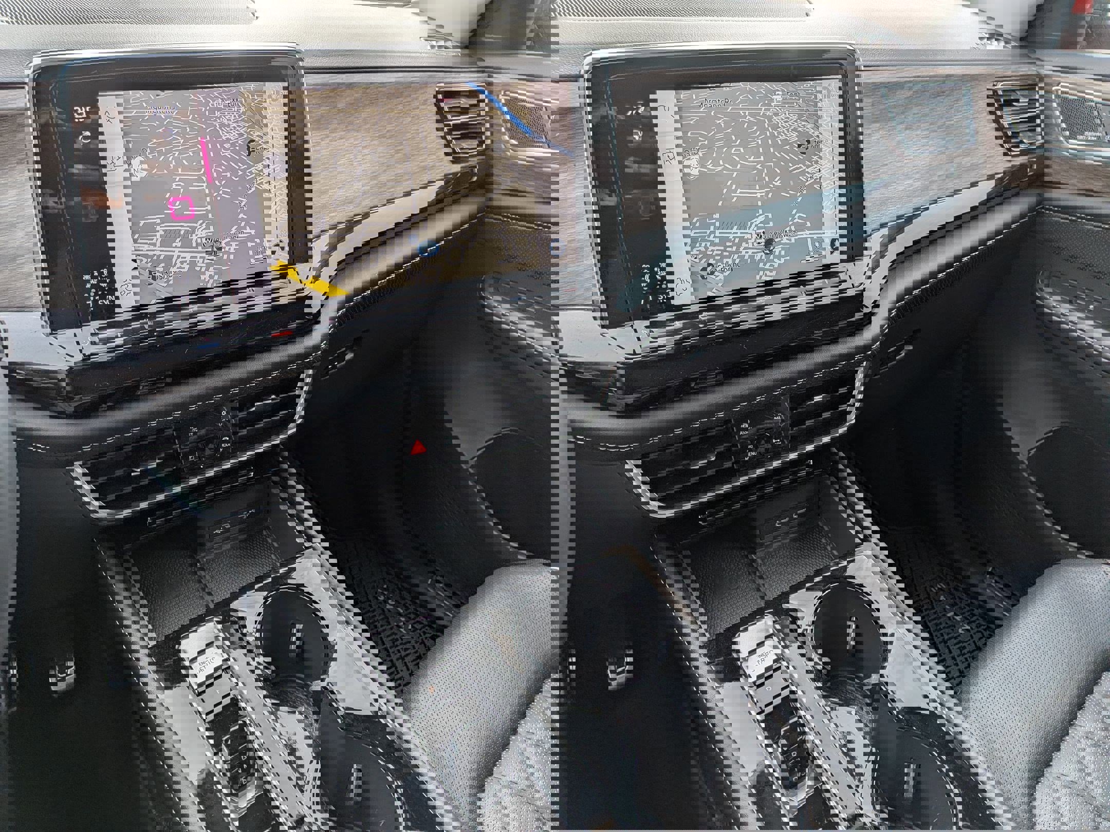 Used 2024 Volkswagen Atlas SEL Premium R-Line image 24