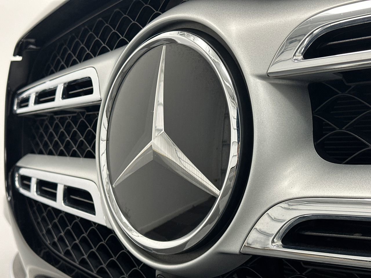 Used 2023 Mercedes-Benz GLS 580 4MATIC image 13