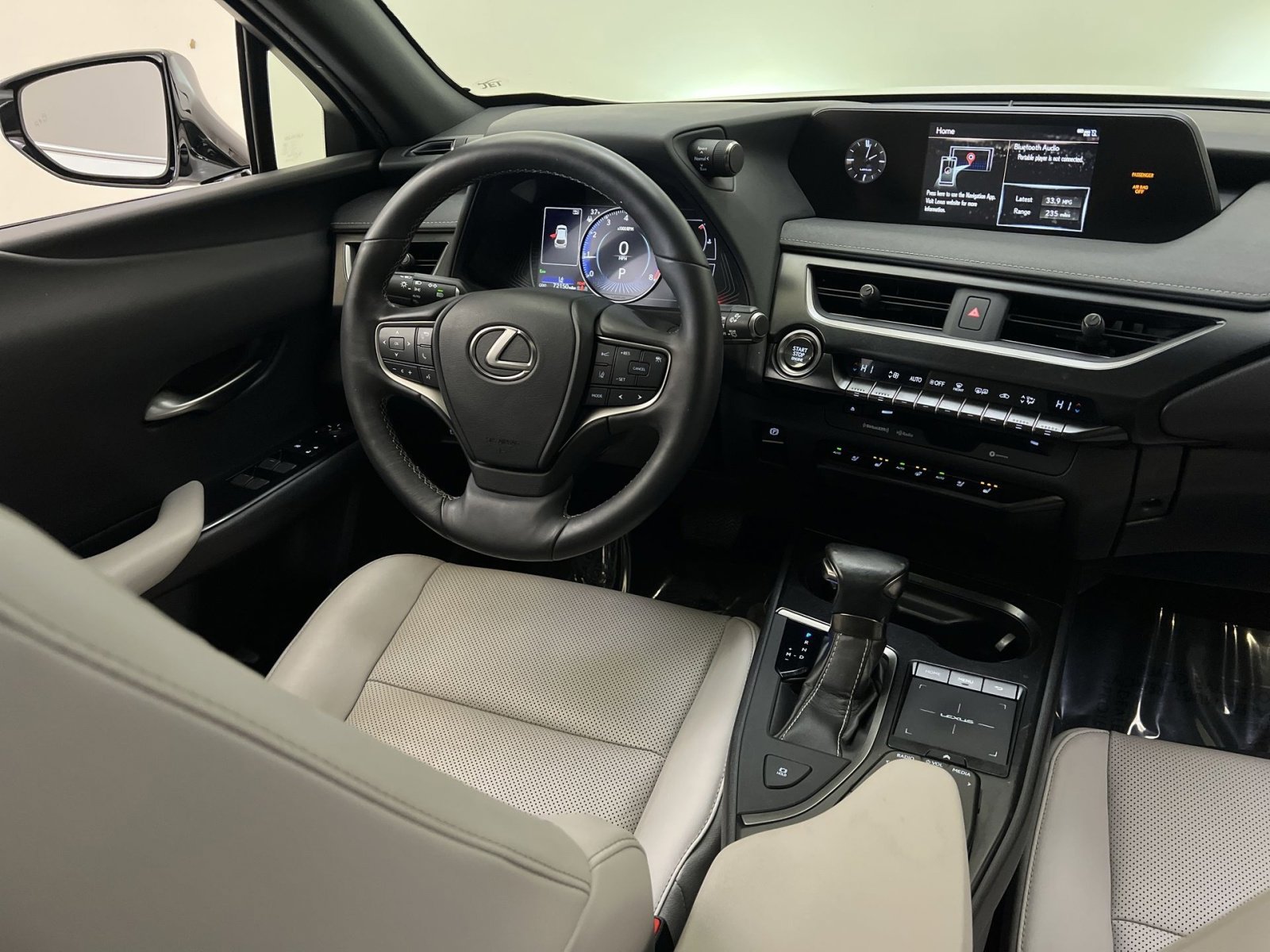 Used 2019 Lexus UX 200 image 32