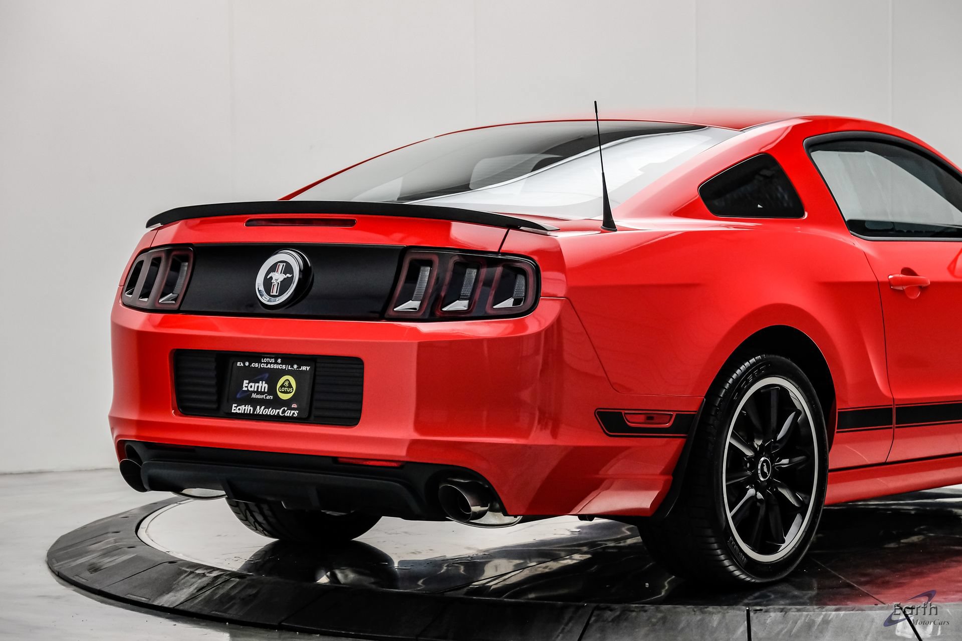 Used 2013 Ford Mustang Boss 302 w/ Boss 302 Accessory Pkg RWD image 17