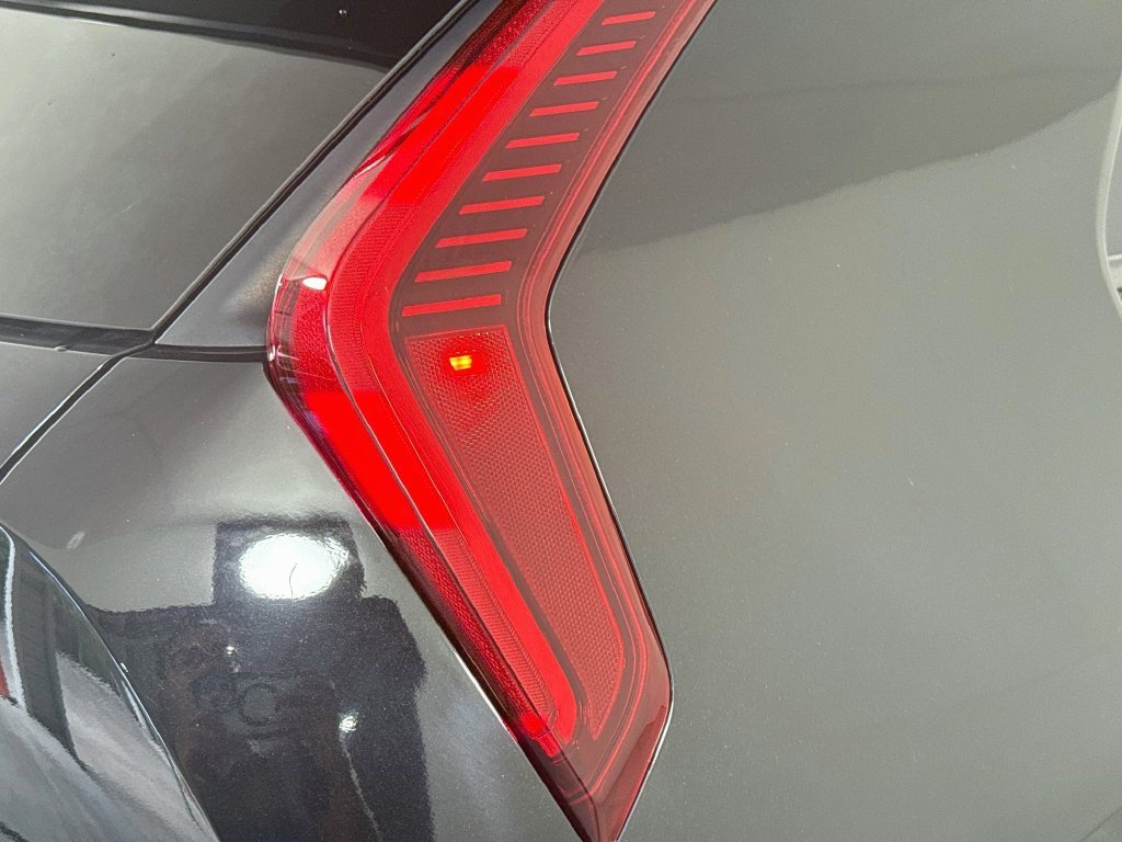Used 2023 Kia Niro EX FWD image 33