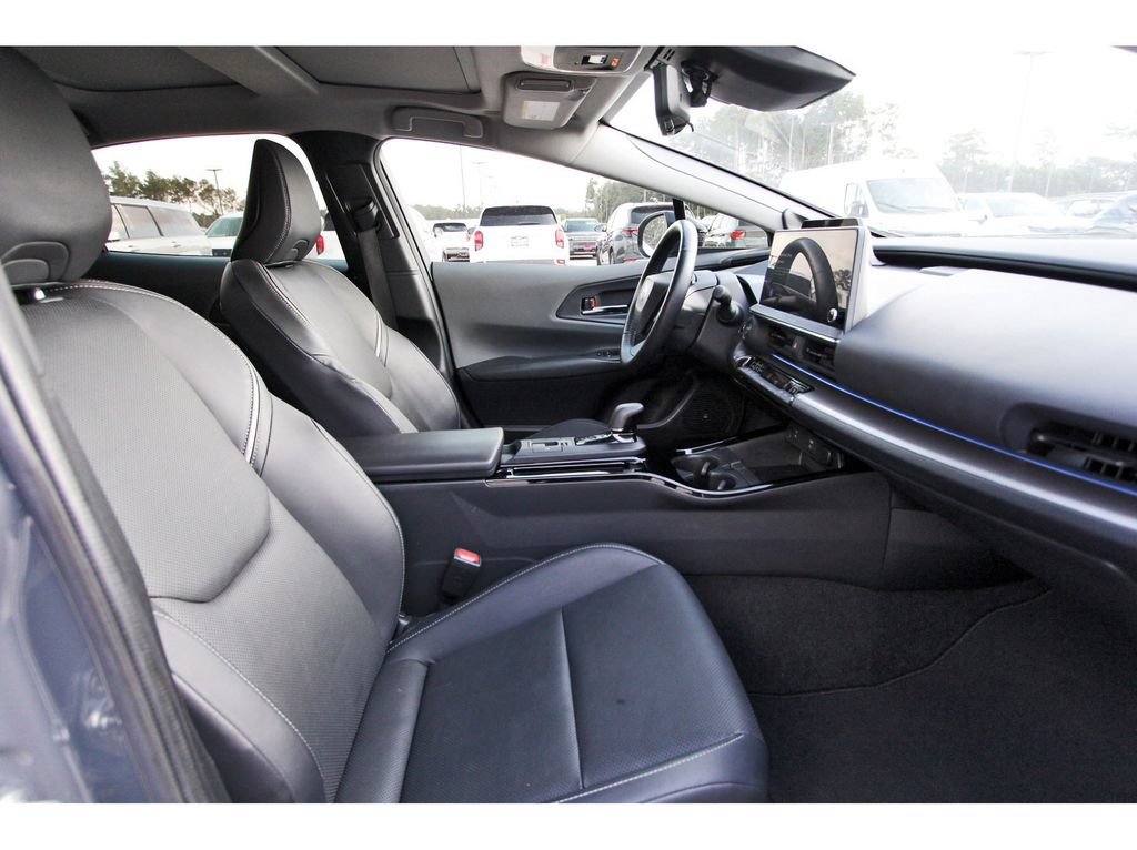 Used 2023 Toyota Prius FWD image 28
