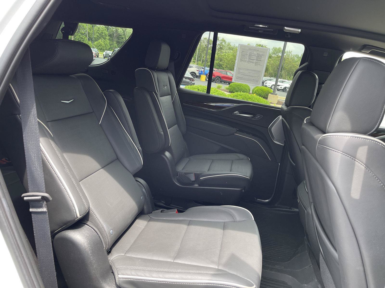 Used 2024 Cadillac Escalade Premium Luxury w/ Performance Package AWD/4WD image 43