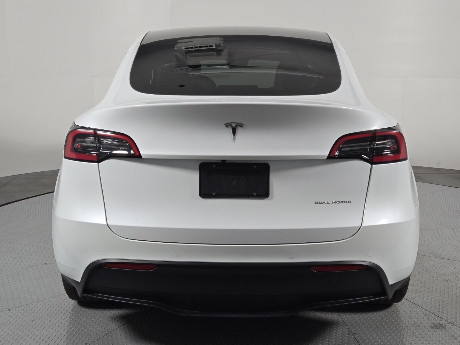 Used 2022 Tesla Model Y Long Range image 7