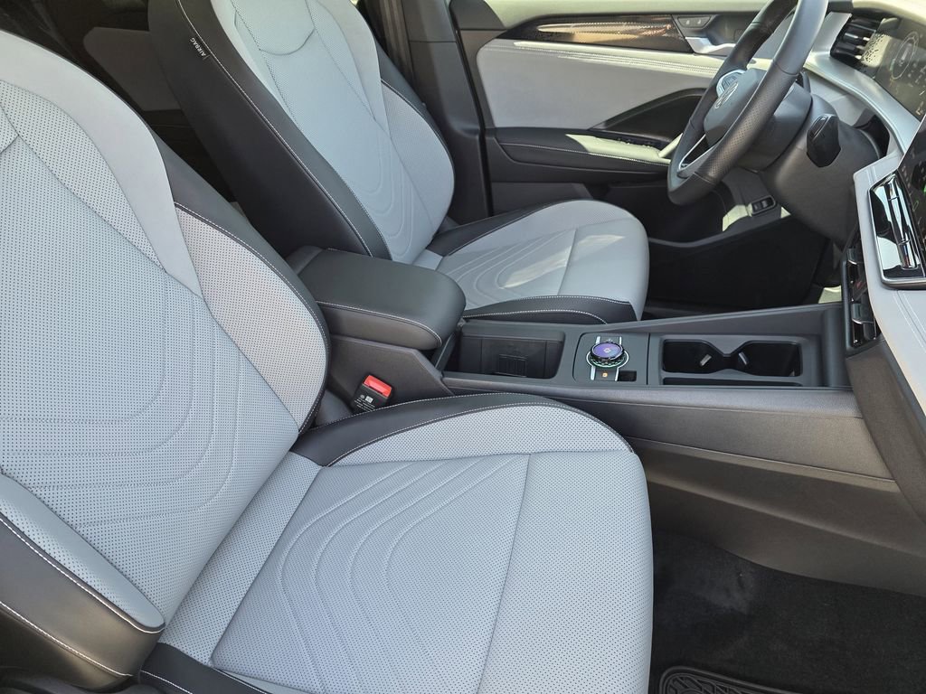 Used 2026 Volkswagen Tiguan SE R-Line image 12