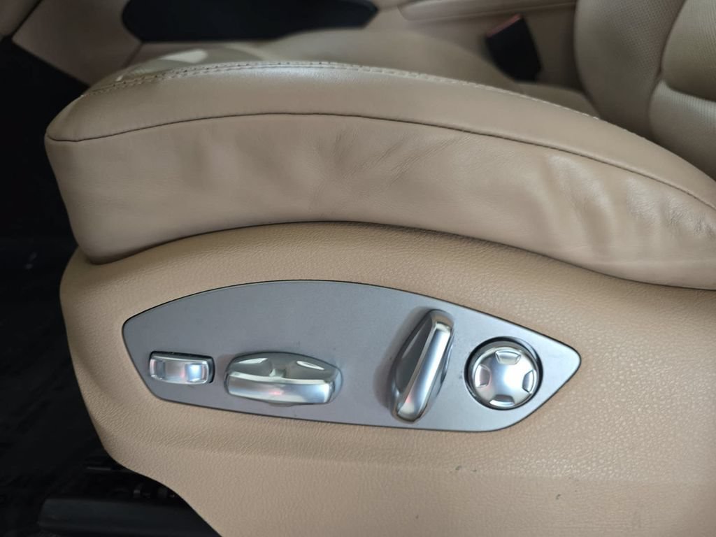Certified 2021 Porsche Macan S AWD/4WD image 19