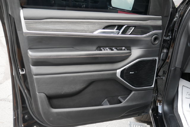 Used 2022 Jeep Wagoneer Series III w/ Premium Group I AWD/4WD image 16